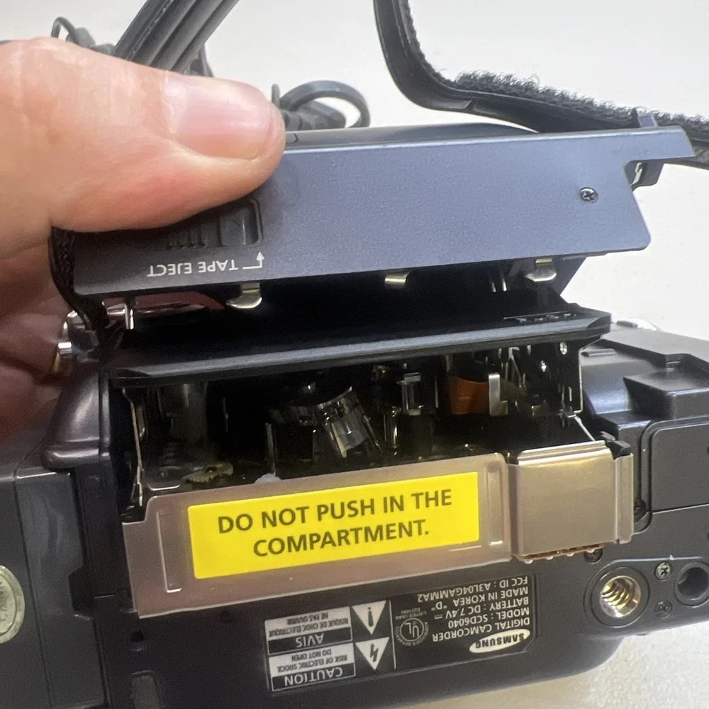 Samsung 4MP Camcorder SCD6040 ~For Parts Or Repair